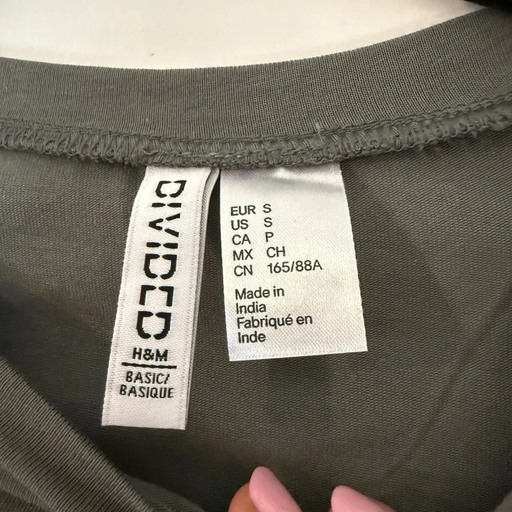 H&M Divided Gray/Green Basic Top - Picture 3 of 3